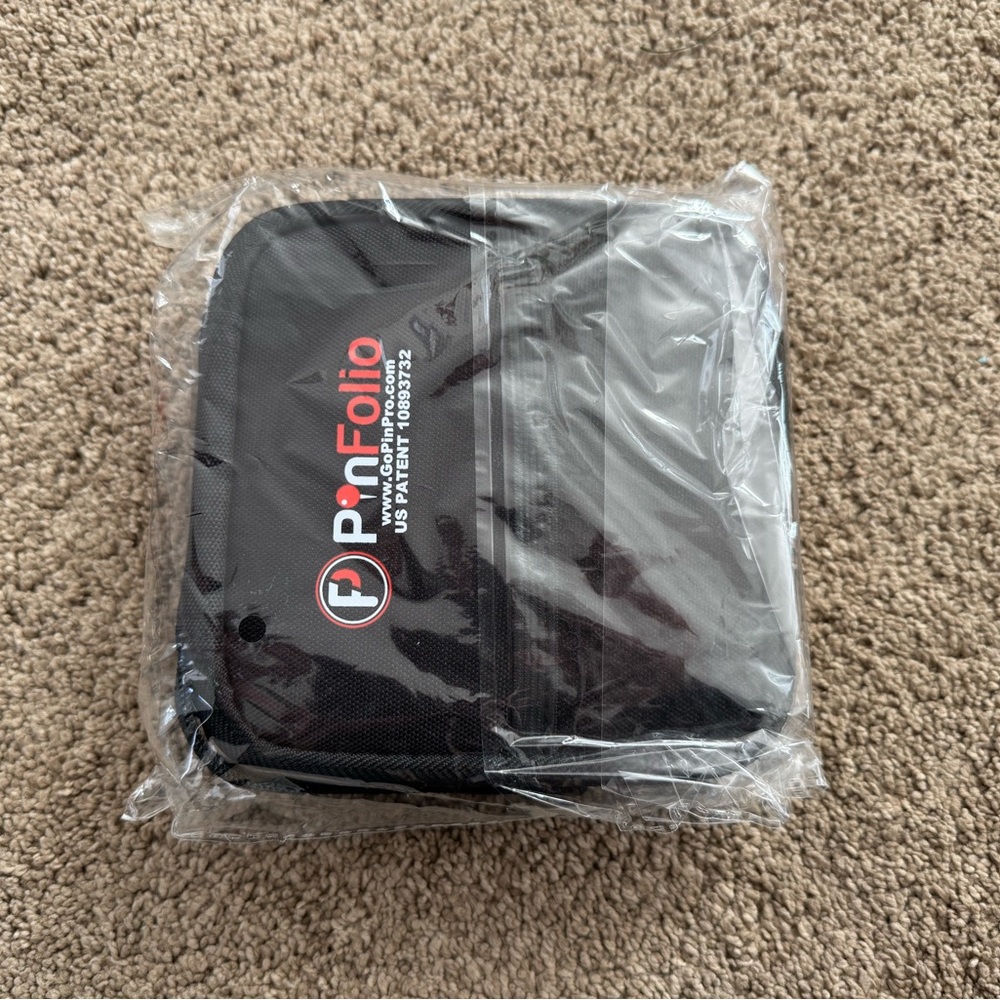 NWT GoPinPro Mini Show ProFolio-Black